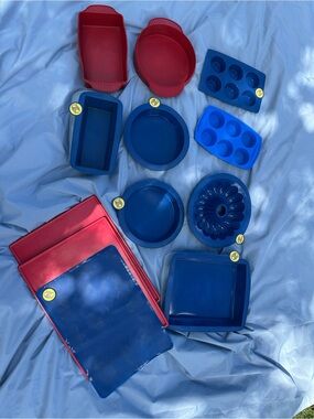 Mixed Smartware Silicone Bakeware Set -11 Pieces. Royal blue. Terracotta red VGC